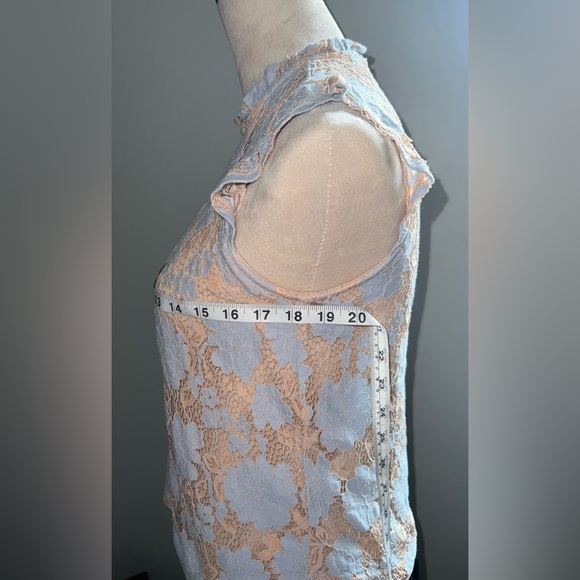 Monteau Los Angeles Floral Lace Sleeveless Top - Picture 4 of 6